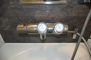 LIXILのプッシュ式水栓