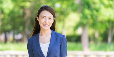 笑顔の女性画像